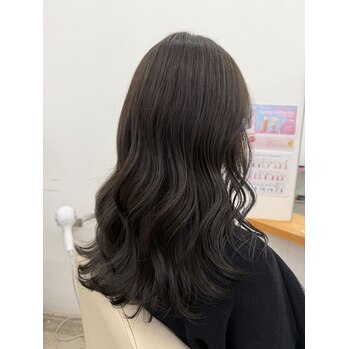 透明感！オリーブグレージュ