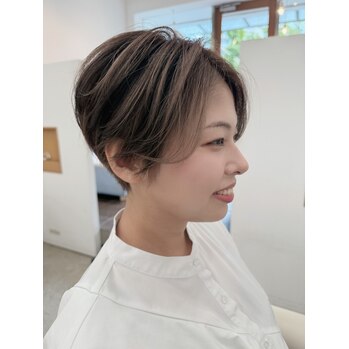 広島袋町で叶う前髪長めハンサムショート