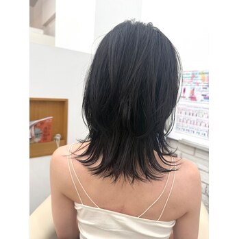 クーポンでお得にカラー、ハッシュカットで軽やかに　