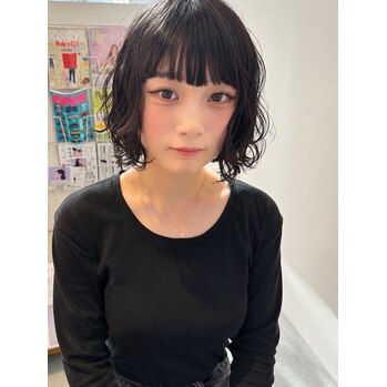 前髪パッツン柔らかエアーウエーブボブ